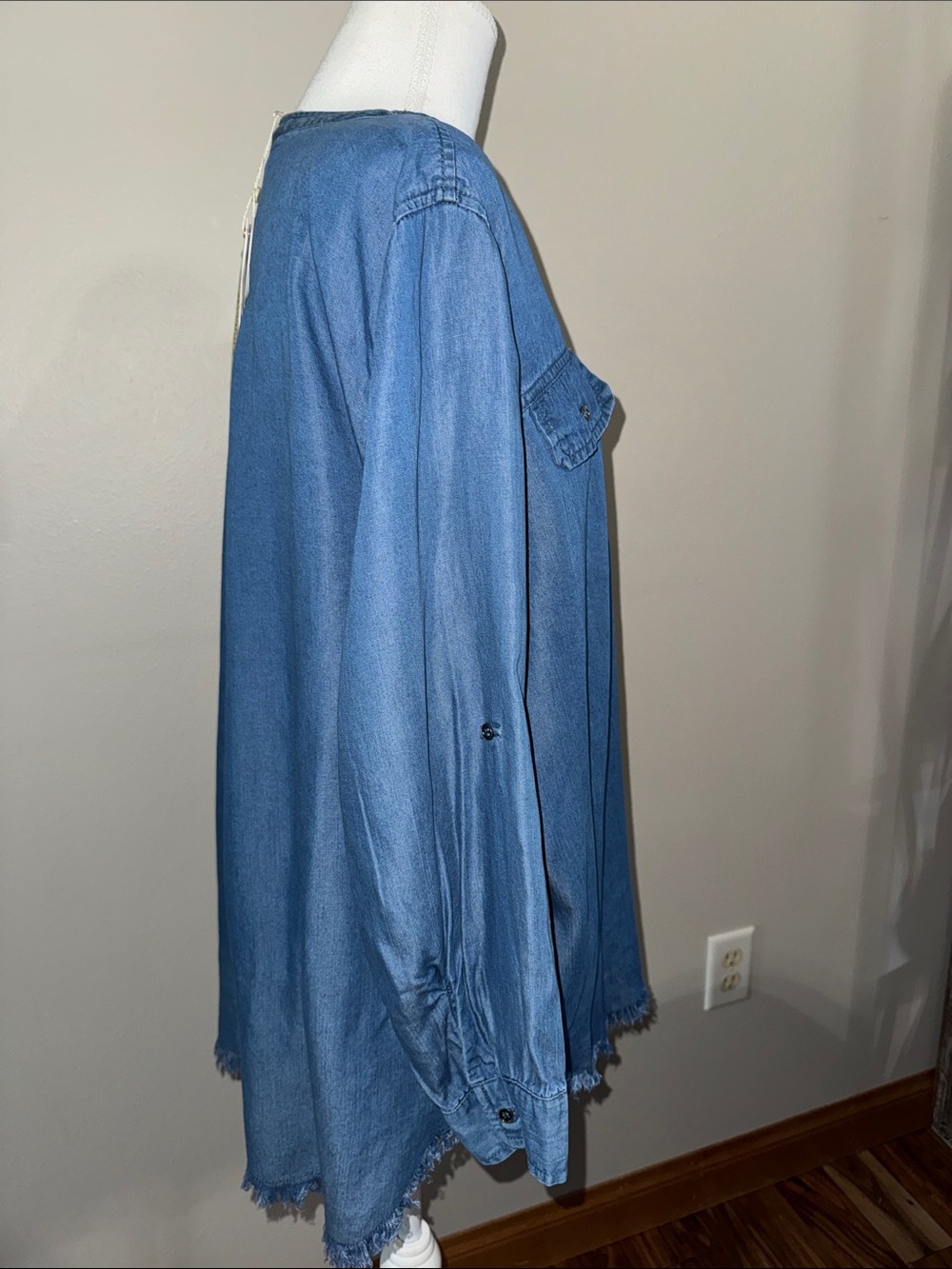NWT Women’s Denim Tunic Top with Frayed Hem - Large - Picture 3 of 8